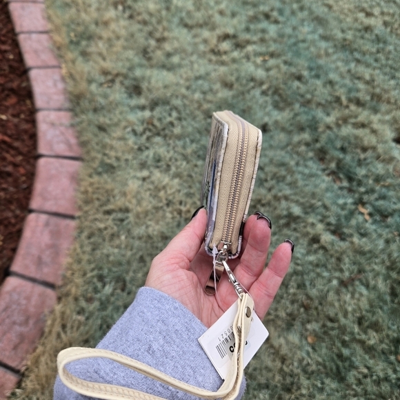 Cream TravelWristlet - Picture 7 of 10